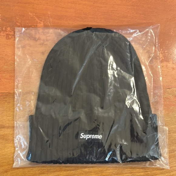 Supreme Overdyed Beanie Black - Picture 1 of 3
